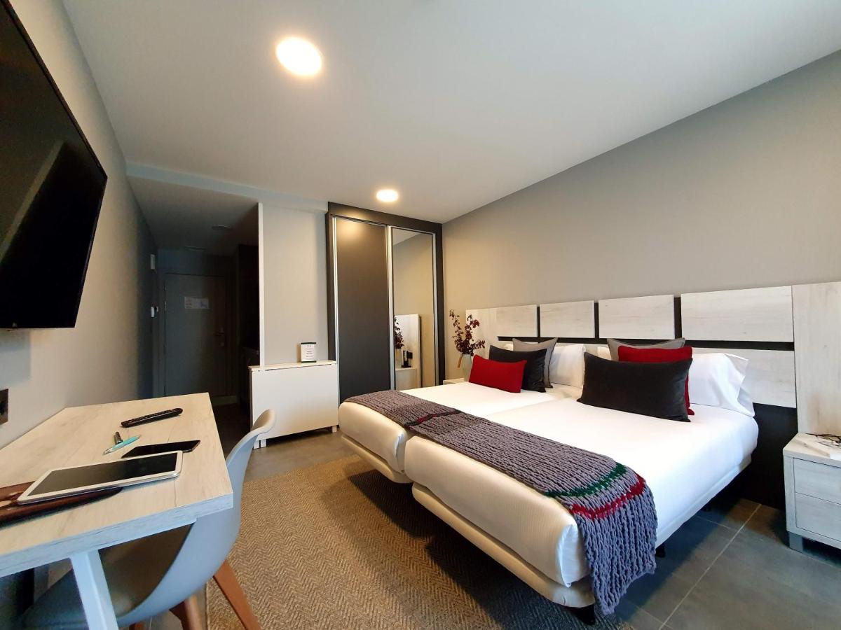 Apartahotel 5Dos5 Oviedo Luaran gambar