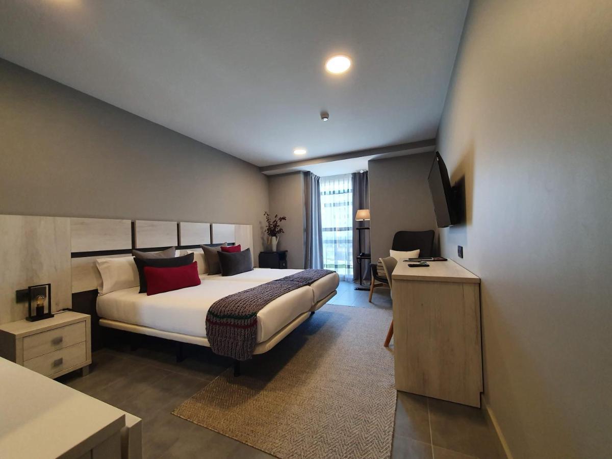 Apartahotel 5Dos5 Oviedo Luaran gambar