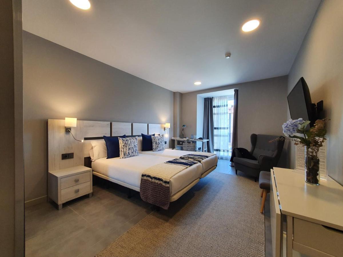 Apartahotel 5Dos5 Oviedo Luaran gambar