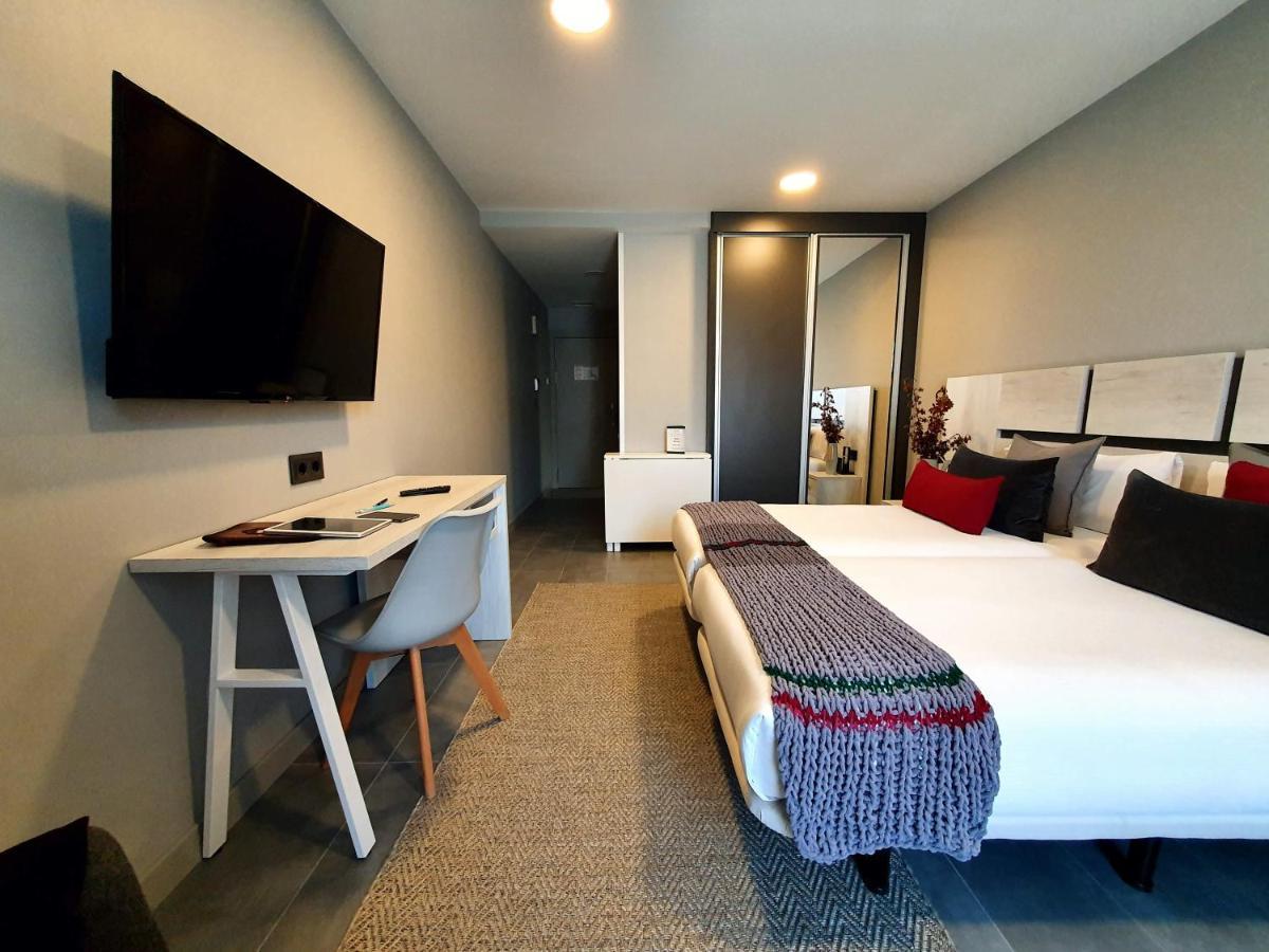 Apartahotel 5Dos5 Oviedo Luaran gambar