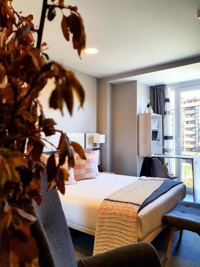 Apartahotel 5Dos5 Oviedo Luaran gambar