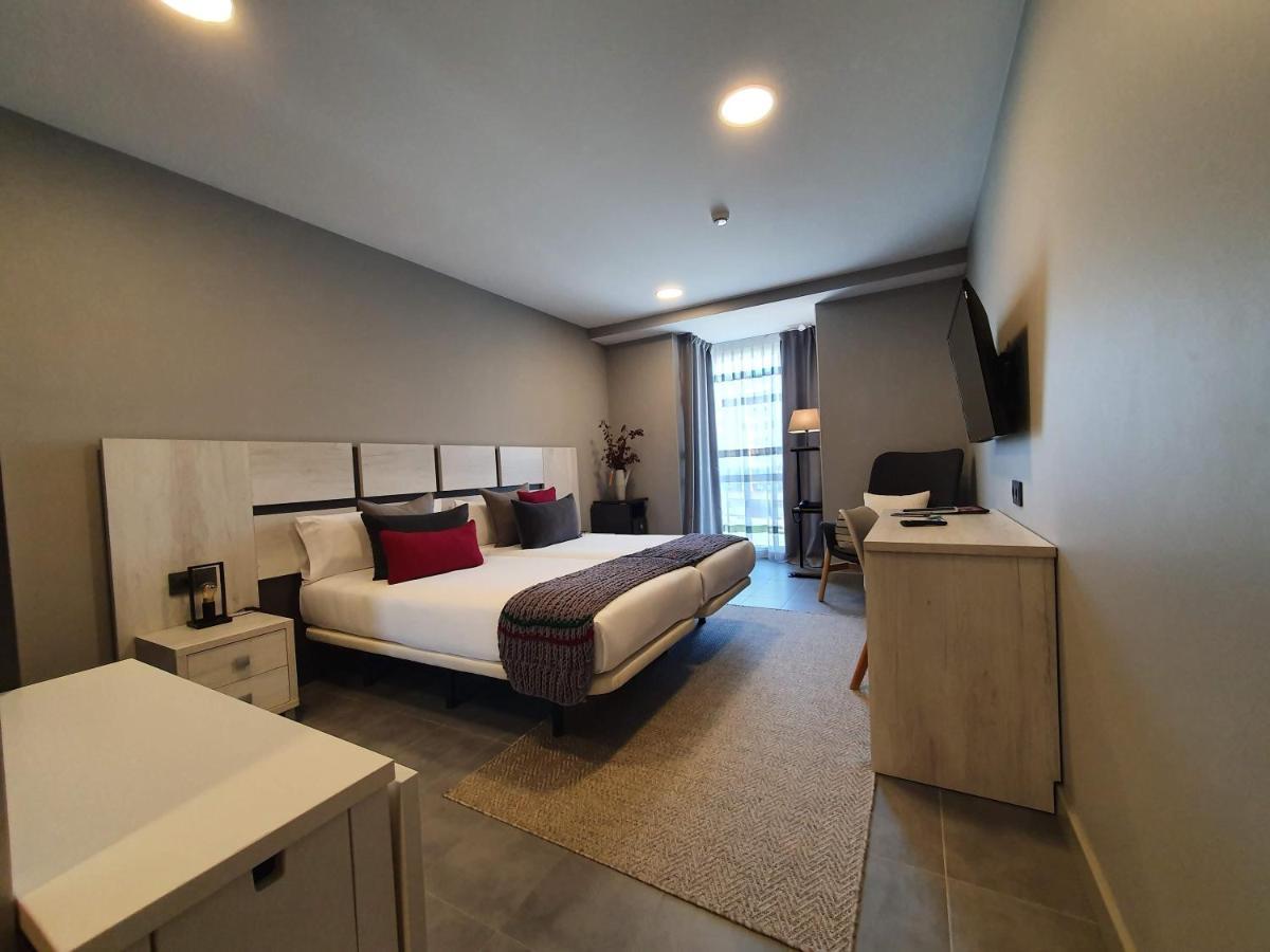 Apartahotel 5Dos5 Oviedo Luaran gambar