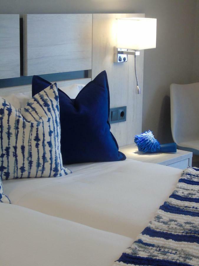 Apartahotel 5Dos5 Oviedo Luaran gambar