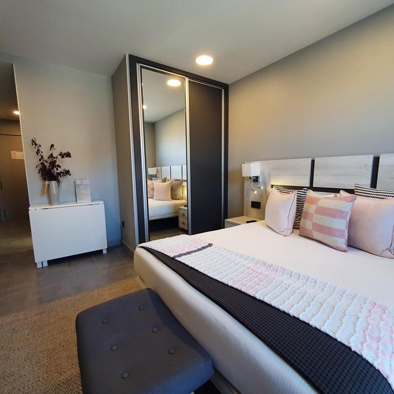 Apartahotel 5Dos5 Oviedo Luaran gambar